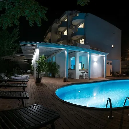 The Mint - Saint 2* سفيتي فلاس